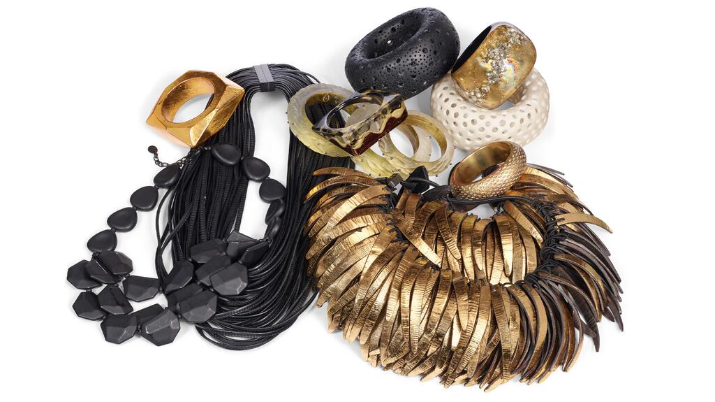 The Monies goldtone and black painted tiered feathered choker seen bottom right is part of lot 211, which is estimated to sell for $400 to $600. (Photo credit: Christie’s) Unapologetically Iris Tiered Feather Choker