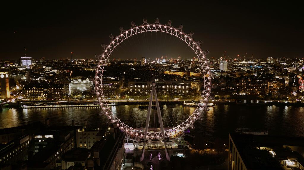 For the first time ever, Pantone unveiled its color of the year by lighting up the lastminute.com London Eye and the city’s skyline in Mocha Mousse. The event took place the evening of Dec. 5. Pantone Mocha Mousse London Eye