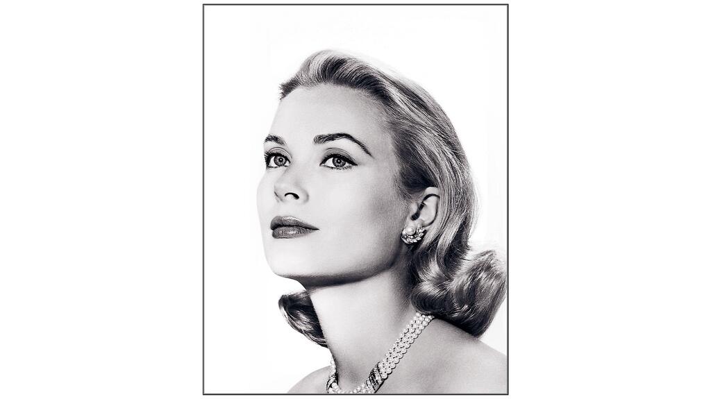 A pair of Van Cleef & Arpels earrings heading to auction next week—our Piece of the Week—are almost identical to Princess Grace’s pearl and diamond earrings by the jeweler, a piece gifted to her by her husband-to-be Prince Rainier for their wedding. (Image copyright: Alamy) Princess Grace Wearing Van Cleef & Arpels Platinum Pearl and Diamond Wedding Earrings