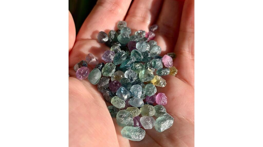 Rough Montana sapphires from Americut Gems Inc. Montana sapphire rough