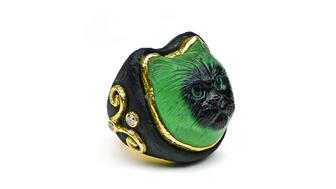 The little ebony mask on this carved indicolite Persian cat by Katy Briscoe ($15,000) makes it purr-fect for Halloween. It is one of 15 pieces featured in this special edition of Amanda’s Style File. Katy Briscoe carved indicolite Persian cat ring