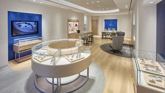 Grand Seiko’s new boutique in Honolulu is its first store in the Aloha State, its first location operated in partnership with Ben Bridge Jeweler, and its eighth boutique in the United States. Grand Seiko store in Honolulu Hawaii