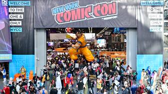 More than 200,000 people visited New York Comic Con this year. Senior Editor Lenore Fedow details the jewelry she saw there and why more jewelry brands should consider exhibiting at the annual gathering of comic book, movie, and video game fans. (Image credit: Eugene Gologursky/Getty Images for ReedPop) New York Comic Con Javits Center crowd