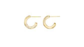 These 15 mm yellow gold and diamond hoops from Ophelia Eve jewelry were one of the pieces donated for the “Jewelers Unite for SoCal Fire Relief” online auction, which will benefit the Entertainment Industry Foundation’s SoCal Fire Fund. Ophelia Eve 15 mm yellow gold and diamond hoops