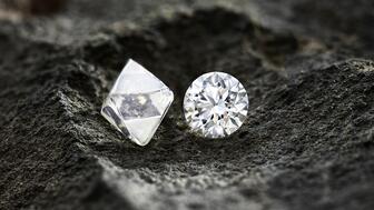 Diamond industry analysts Paul Zimnisky and Pranay Narvekar, along with industry veterans in India, weigh in on the current state of the diamond market and its prospects for 2025. (Photo courtesy of Venus Jewel) A rough diamond and a polished diamond