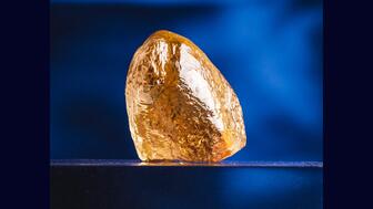 The Diavik Diamond Mine, which is located about 200 km (124 miles) south of the Arctic Circle in Canada’s Northwest Territories, yielded this 158.2-carat yellow diamond. It is one of the largest yellow diamond the 22-year-old mine has ever produced. 158.2-carat yellow diamond from Diavik