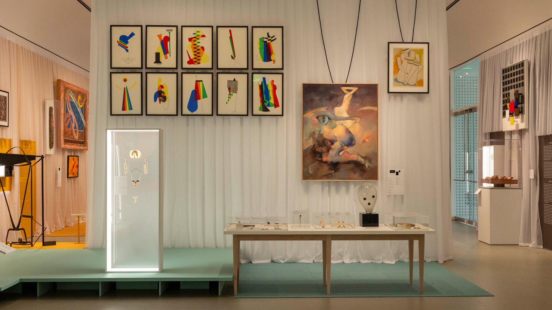 A new exhibition at the Norton Museum of Art in West Palm Beach, Florida, offers a look at more than 150 pieces of artist-designed jewelry. Artists’ Jewelry: From Cubism to Pop, the Diane Venet Collection